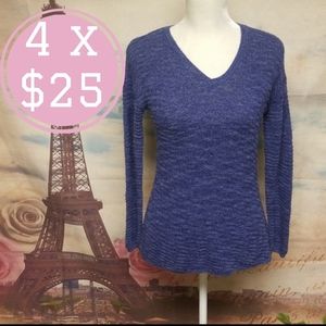 ⭐️ Calvin Klein V-Neck sweater